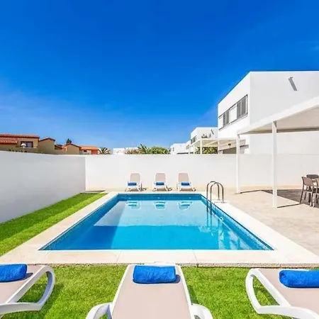 Sleeps 8 Pool Air Con Wifi Cala en Bosch
