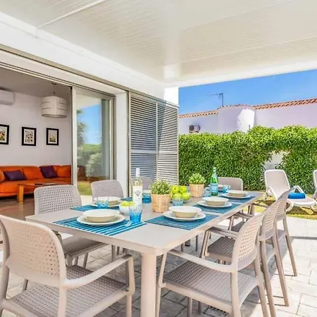 Sleeps 8 Pool Air Con Wifi Vila