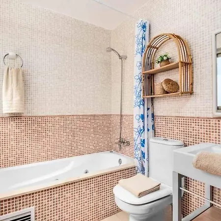 Sleeps 8 Pool Air Con Wifi Vila