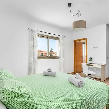 Vila Sleeps 8 Pool Air Con Wifi *