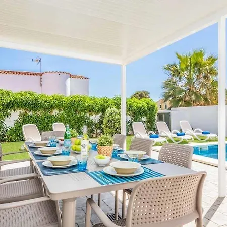Sleeps 8 Pool Air Con Wifi Willa